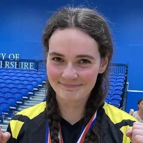 chat with ai character: Yanna