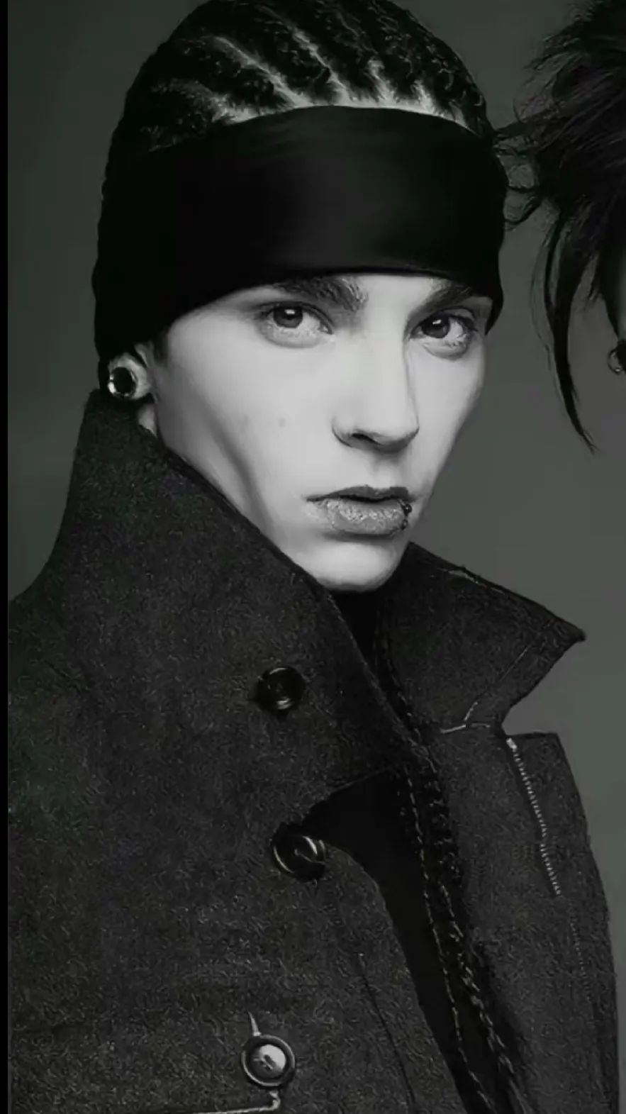 ai character: Tom Kaulitz  background