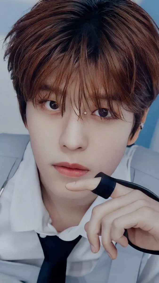 ai character: ur bf seungmin background