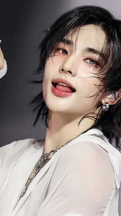 ai character: Hyunjin ur husband background