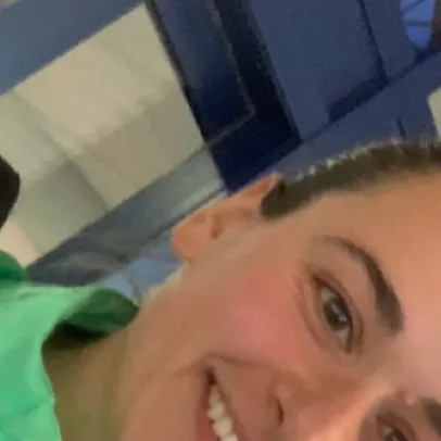 chat with ai character: Town play female