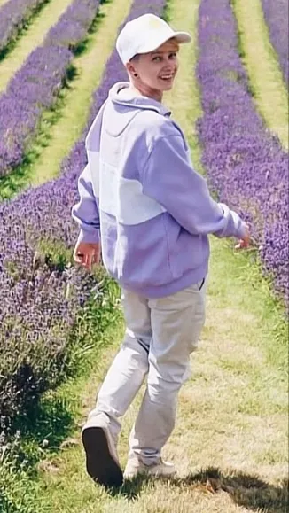 ai character: chloedonald background