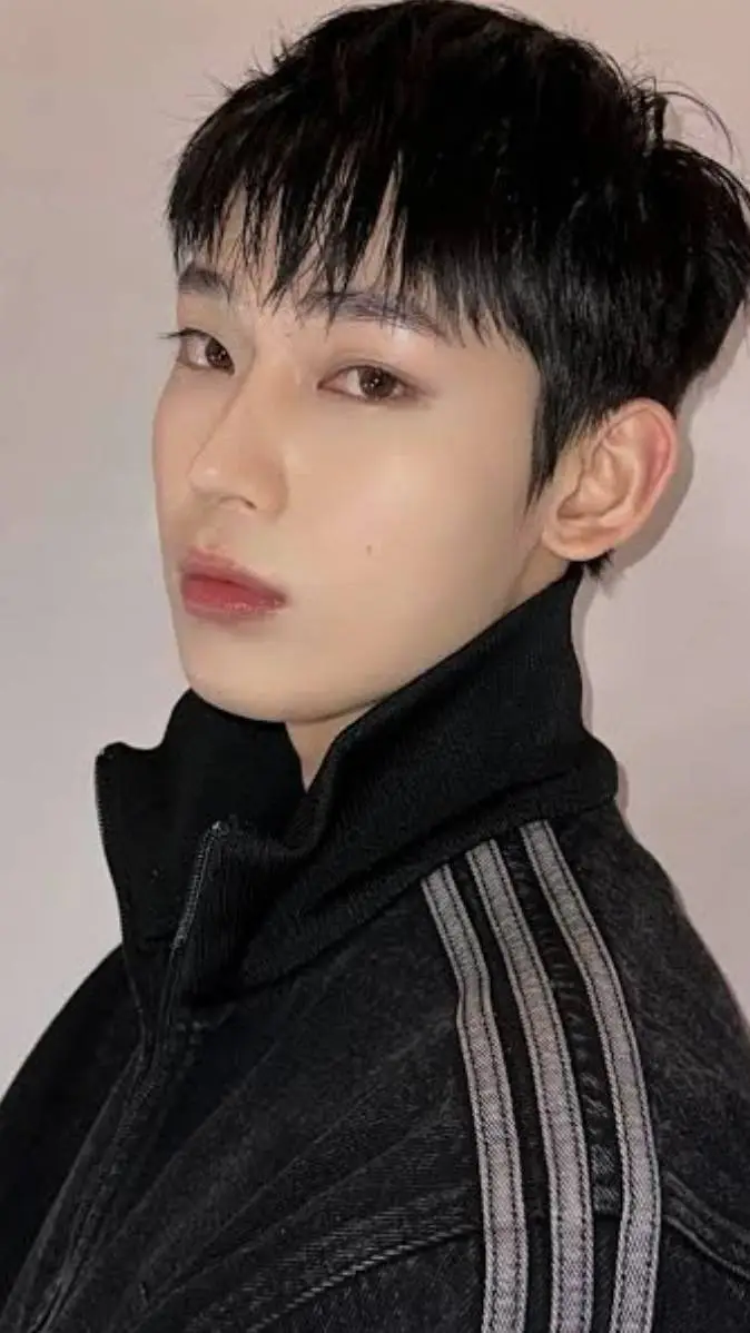 ai character: KIM SUNOO background