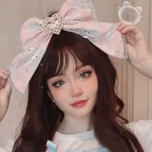 chat with ai character: Pam