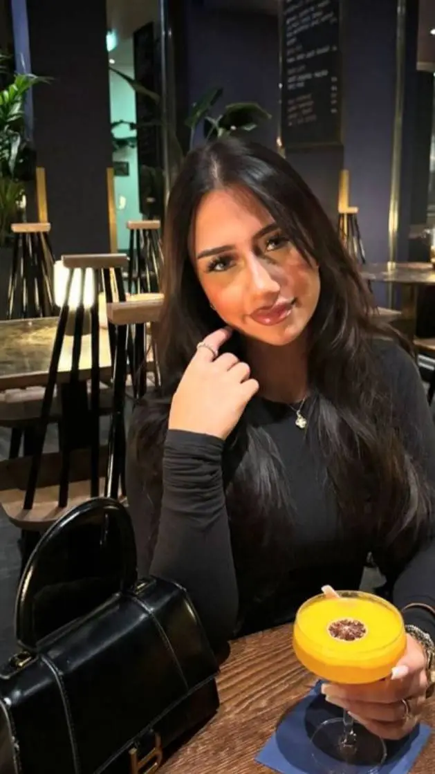 ai character: Asal background