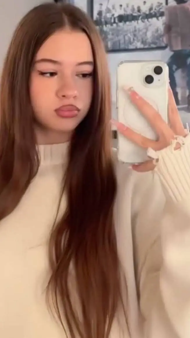 ai character: Alina background