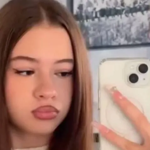 chat with ai character: Alina