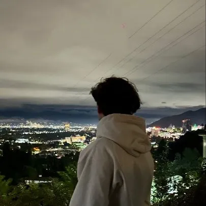 chat with ai character: Daniel