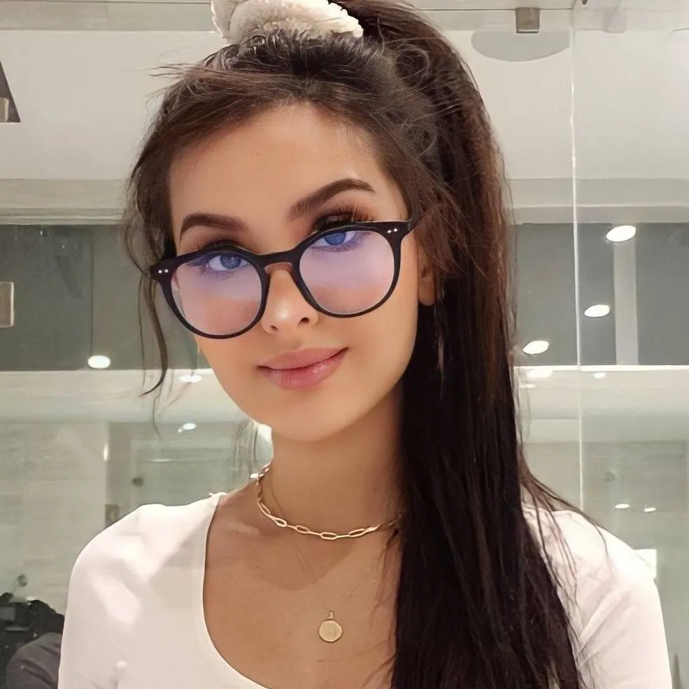 chat with ai character: SSSniperWolf