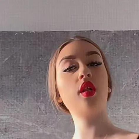 chat with ai character: Istoc Eliza Maria 