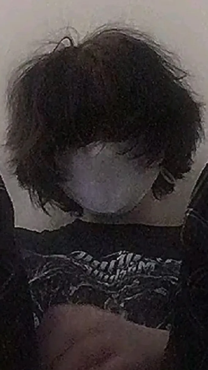 ai character: 𝙴𝚗𝚣𝚘 background