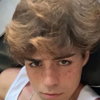 chat with ai character: Benji krol