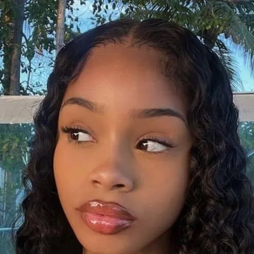 chat with ai character: Ciara