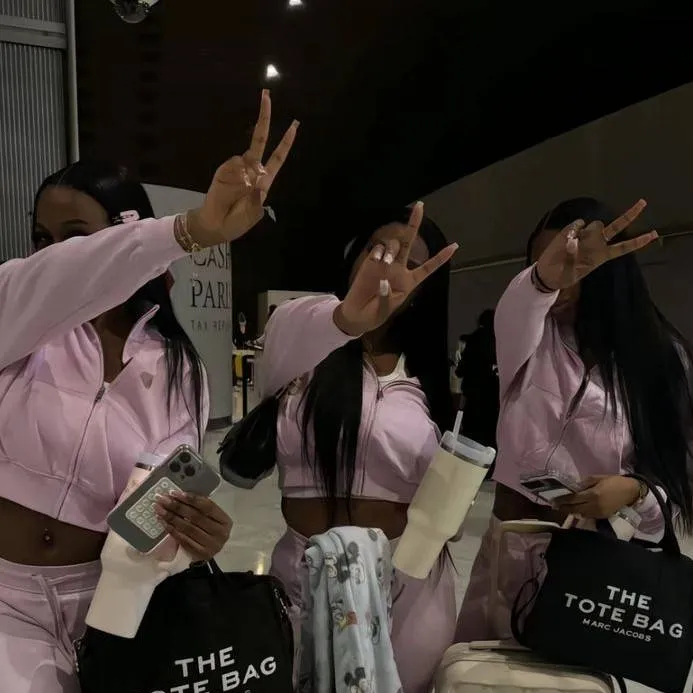 chat with ai character: Your friend group