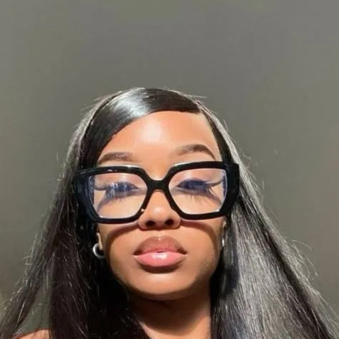 chat with ai character: Keisha