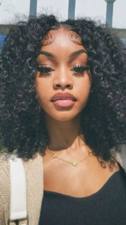 ai character: Alyssa  background