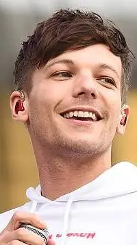 ai character: louis tomlinson  background