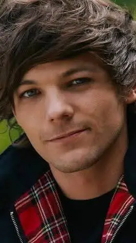 ai character: louis tomlinson  background