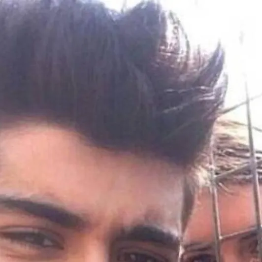 chat with ai character: zayn malik