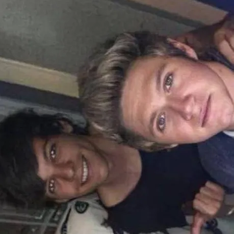 chat with ai character: One direction