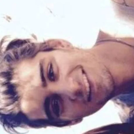 chat with ai character: Louis and zayn