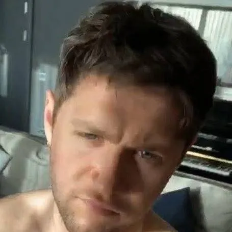 chat with ai character: Niall Horan 
