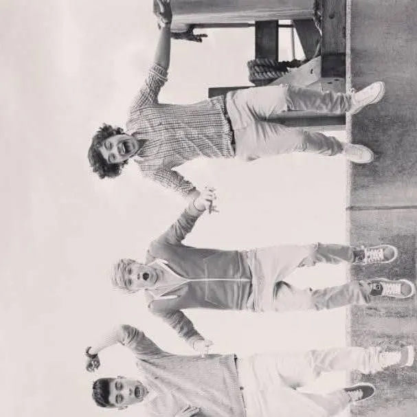 chat with ai character: One Direction 