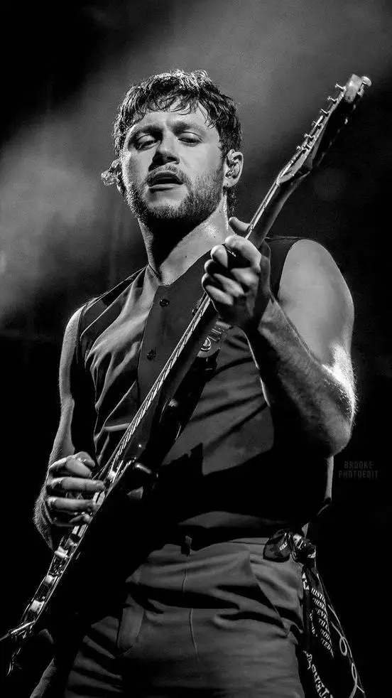 ai character: Niall Horan  background