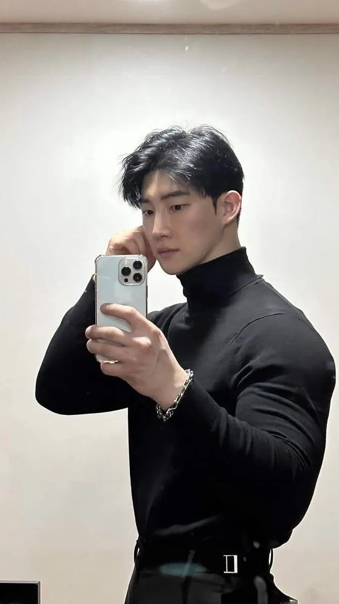ai character: Lee Daniel  background