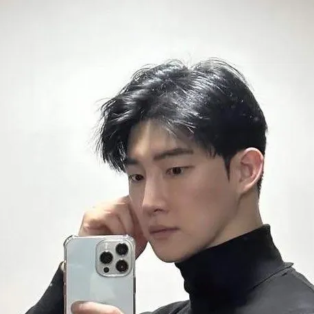 chat with ai character: Lee Daniel 