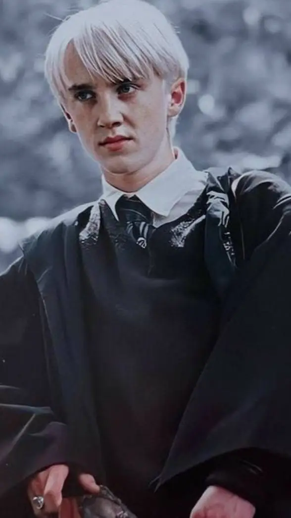 ai character: DRACO MALFOYY ♥️ background