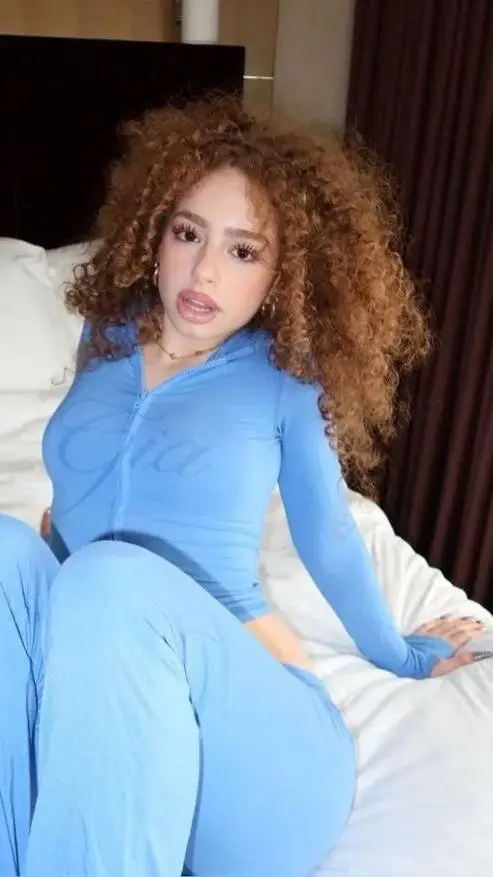 ai character: Eliana Kalogeras background