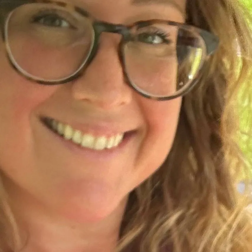 chat with ai character: Wendy