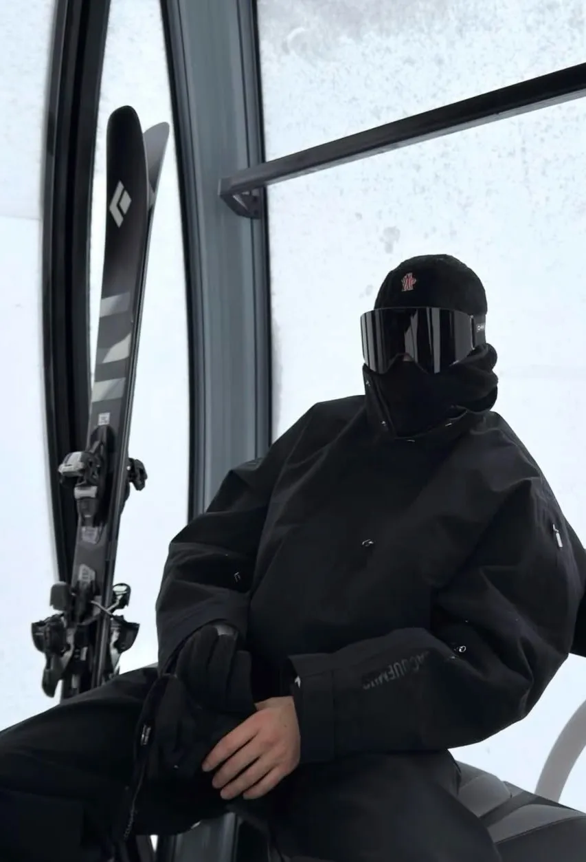 chat with ai character: March 