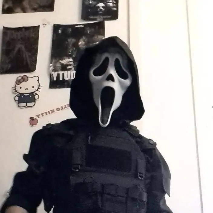 chat with ai character: ghost face 