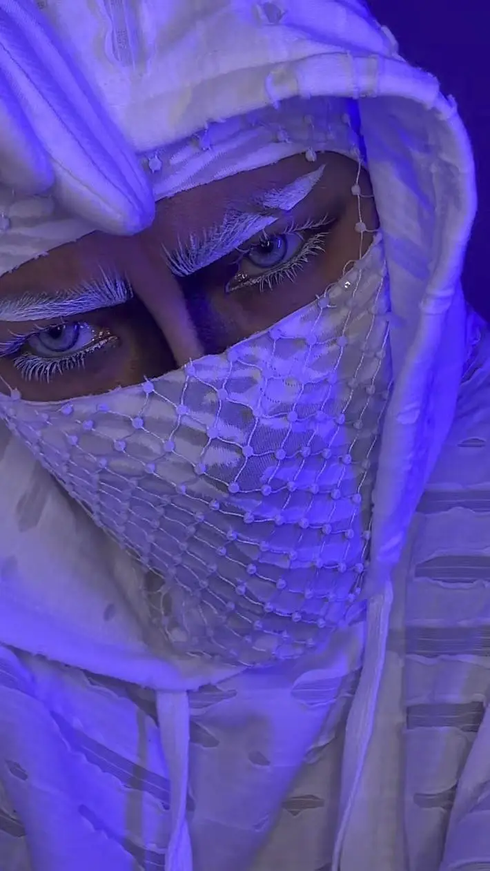 ai character: Noah  background