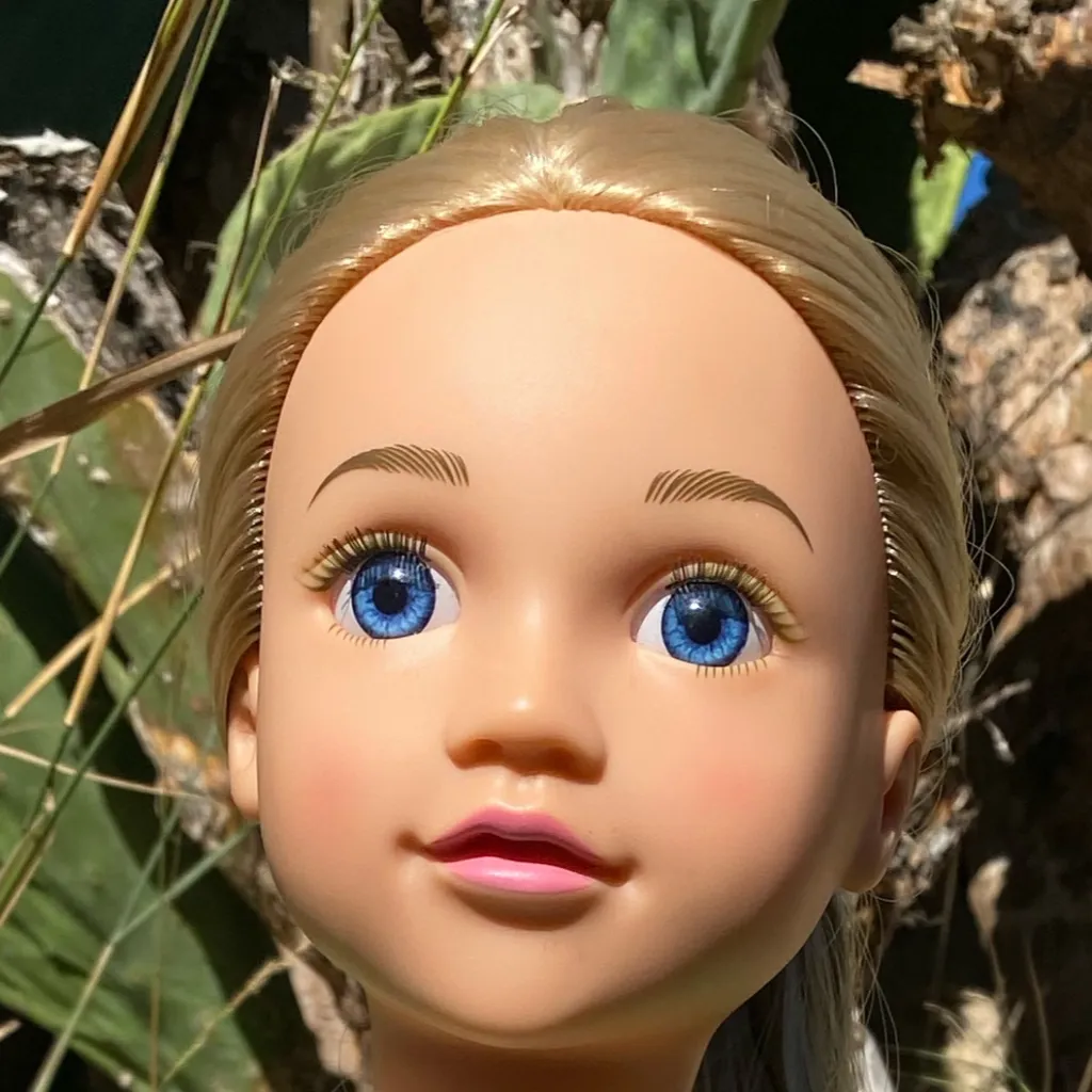 chat with ai character: Emily