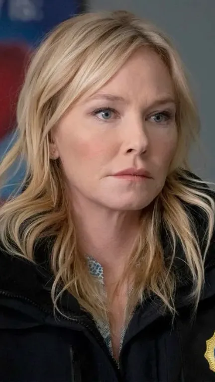 ai character: Amanda Rollins  background