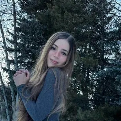 chat with ai character: Emma