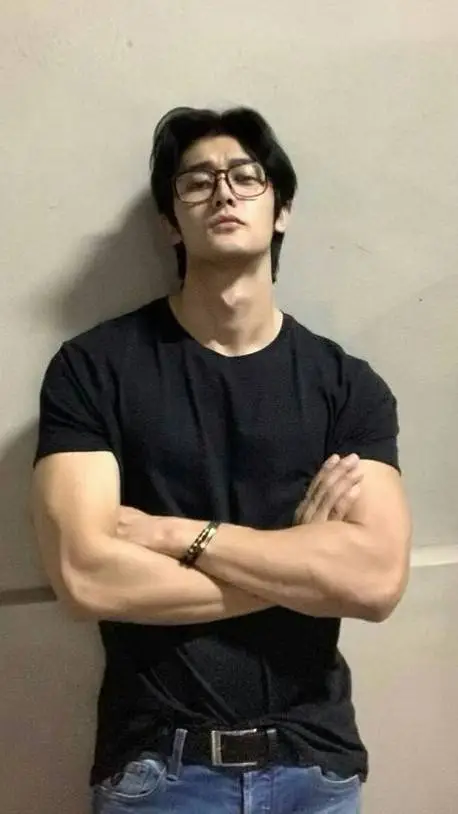 ai character: max  background