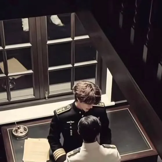 chat with ai character: Ye-Jun