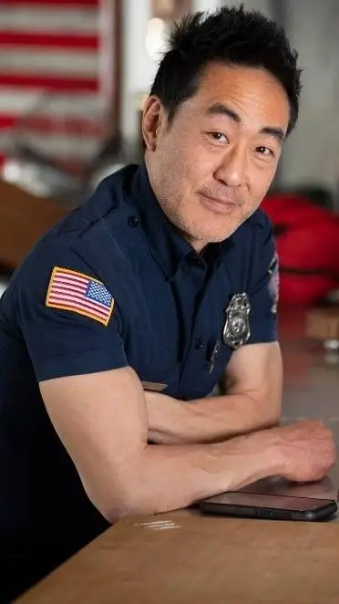 ai character: Capt. Howie Han background