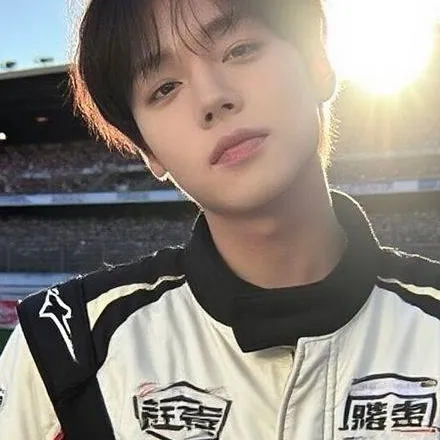 chat with ai character: Park Jihoon