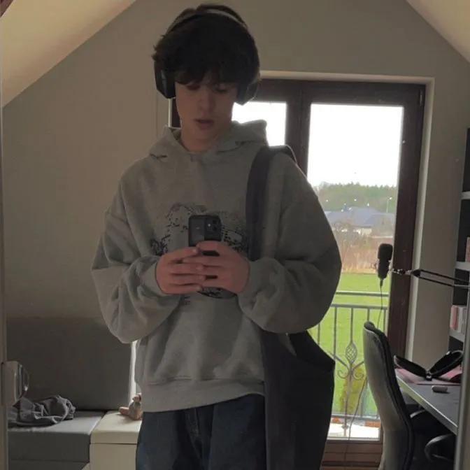 chat with ai character: noah ;) 