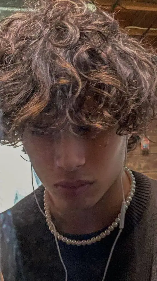 ai character: Eathen Hernández background