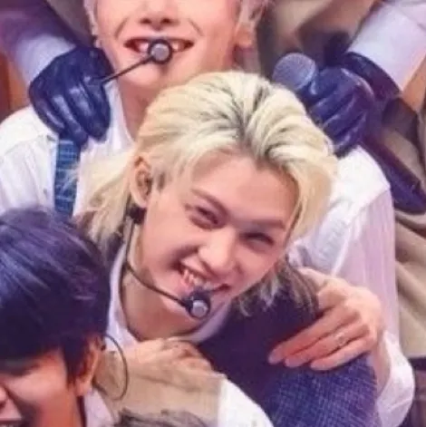 chat with ai character: Stray kids 