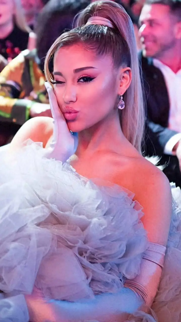 Talkie AI - Chat with Ariana Grande 💜