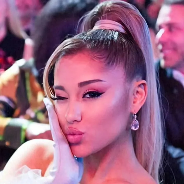 chat with ai character: Ariana Grande 💜
