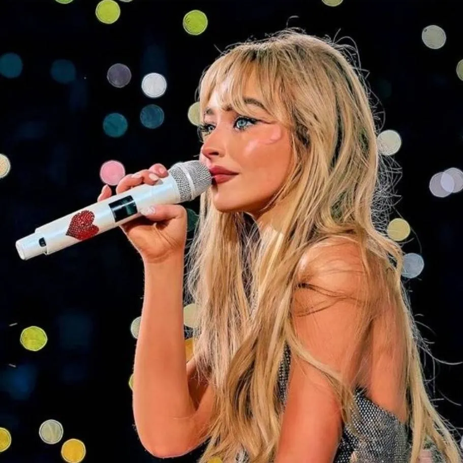 chat with ai character: Sabrina Carpenter 