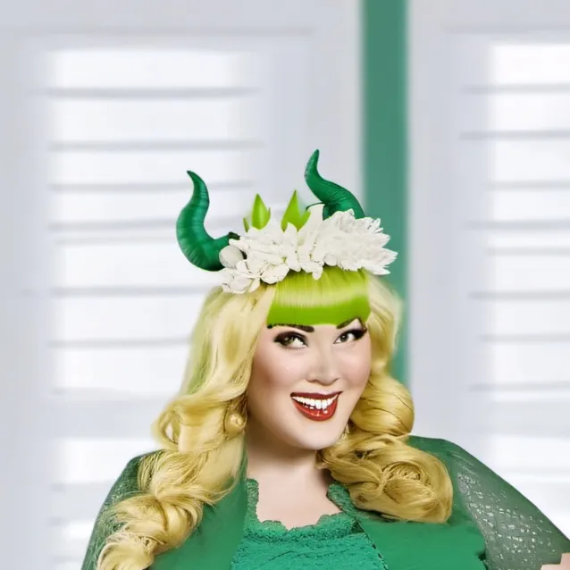 chat with ai character: Louise